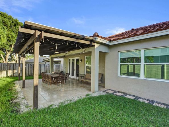 16757 NW 8th St, Pembroke Pines FL 33028