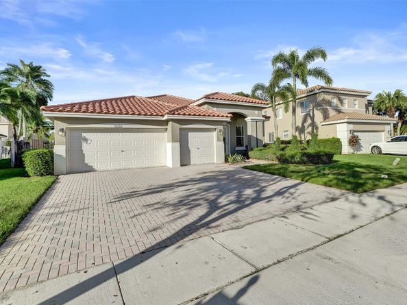 16757 NW 8th St, Pembroke Pines FL 33028