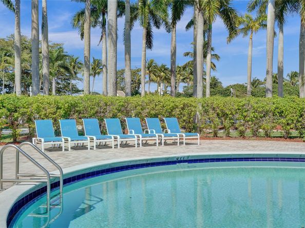 16757 NW 8th St, Pembroke Pines FL 33028