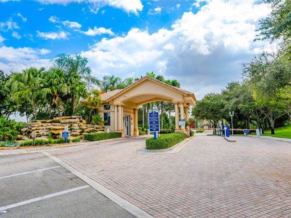 16757 NW 8th St, Pembroke Pines FL 33028
