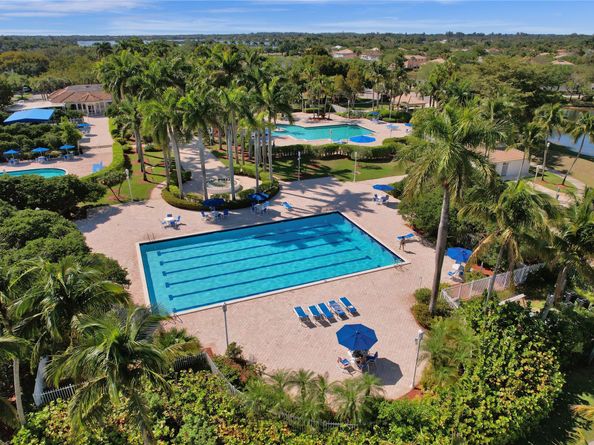 16757 NW 8th St, Pembroke Pines FL 33028