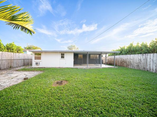 321 NW 51st Street, Oakland Park FL 33309