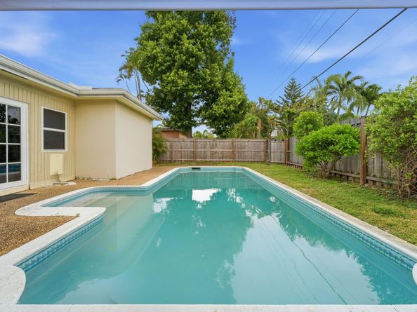 4430 NW 19th Way, Oakland Park FL 33309