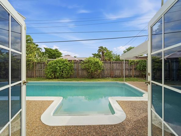 4430 NW 19th Way, Oakland Park FL 33309