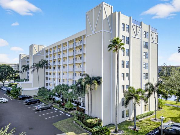 7290 Kinghurst Drive 703, Delray Beach FL 33446