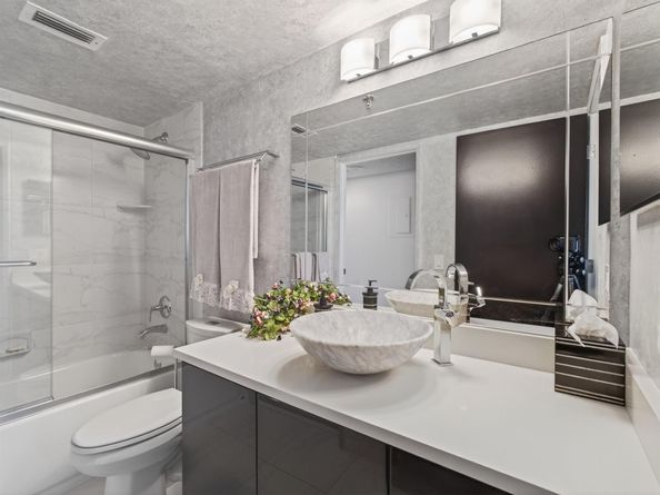 7290 Kinghurst Drive 703, Delray Beach FL 33446