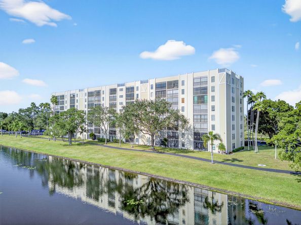 7290 Kinghurst Drive 703, Delray Beach FL 33446