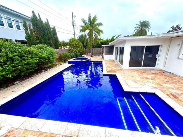 2685 SE 5th St, Pompano Beach FL 33062