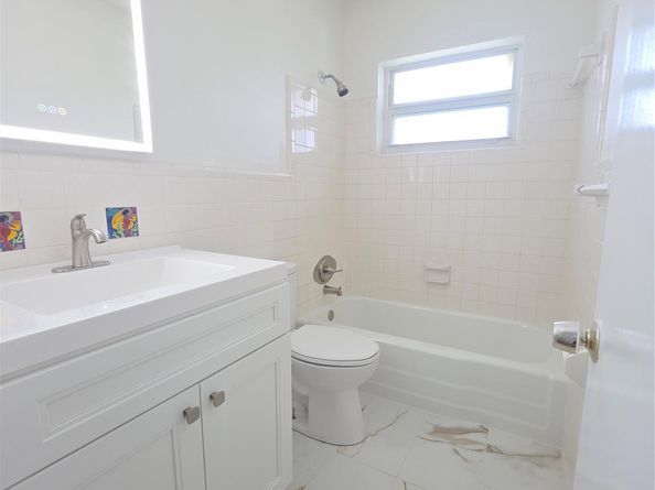 2131 NE 42nd Ct 208E, Lighthouse Point FL 33064