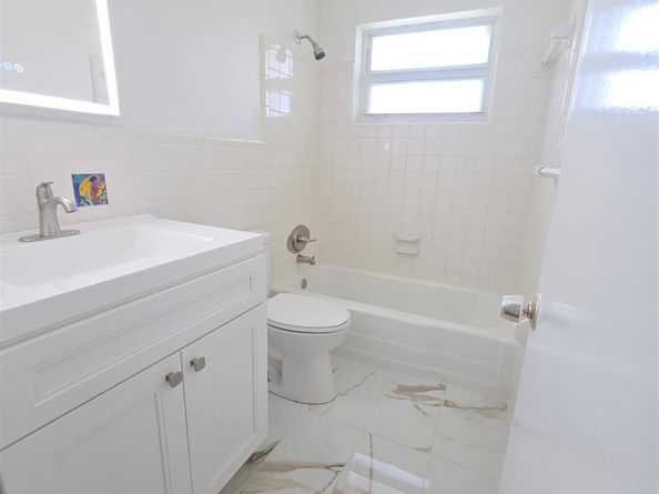 2131 NE 42nd Ct 208E, Lighthouse Point FL 33064