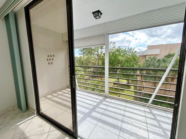 4700 Lucerne Lakes Boulevard W 407, Lake Worth FL 33467