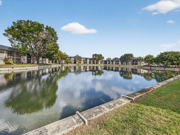 7925 Colony Circle S 203, Tamarac FL 33321