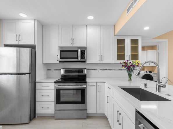6025 Balboa Circle 406, Boca Raton FL 33433