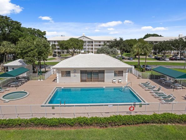 6025 Balboa Circle 406, Boca Raton FL 33433