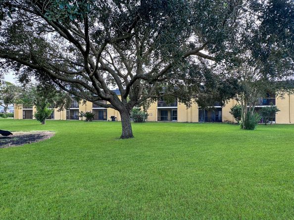 604 Meadows Circle 604, Boynton Beach FL 33436
