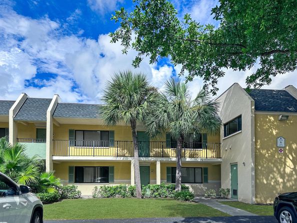 604 Meadows Circle 604, Boynton Beach FL 33436