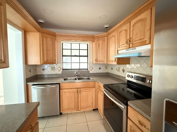 321 W 21st St, Riviera Beach FL 33404