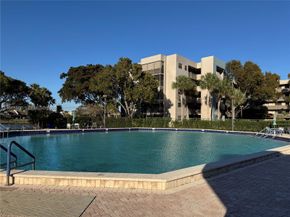 1101 Colony Point Circle 102, Pembroke Pines FL 33026