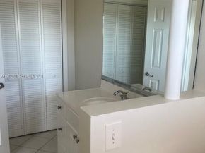 5050 Bayview Drive 17, Fort Lauderdale FL 33308