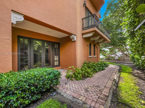 3471 Main Hwy 619 619, Miami FL 33133