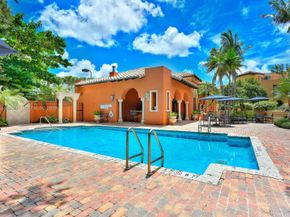 3471 Main Hwy 619 619, Miami FL 33133