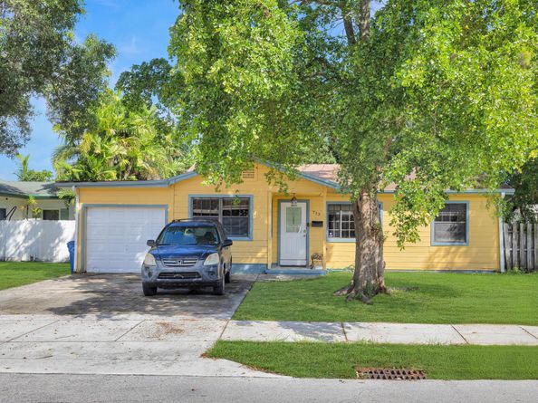 713 NE 35th Street, Oakland Park FL 33334