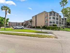 225 Bonnie Boulevard 302, Palm Springs FL 33461