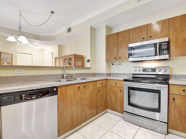 1805 N Flagler Drive 102, West Palm Beach FL 33407
