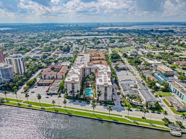1805 N Flagler Drive 102, West Palm Beach FL 33407