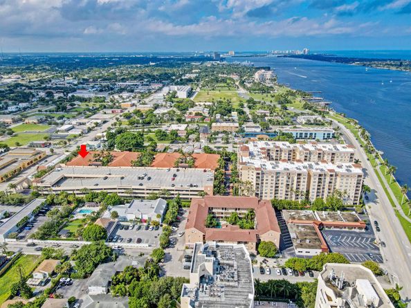 1805 N Flagler Drive 102, West Palm Beach FL 33407