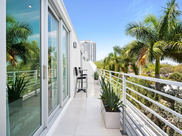 12 SE 10th Ave, Fort Lauderdale FL 33301
