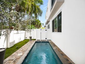 12 SE 10th Ave, Fort Lauderdale FL 33301