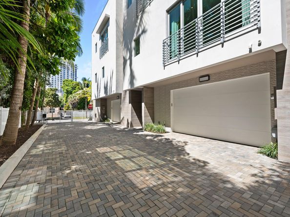 12 SE 10th Ave, Fort Lauderdale FL 33301