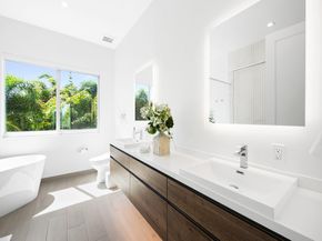 12 SE 10th Ave, Fort Lauderdale FL 33301