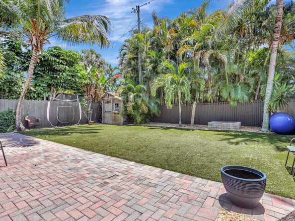 296 Vallette Way, West Palm Beach FL 33401