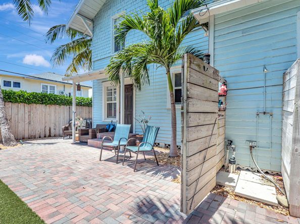 296 Vallette Way, West Palm Beach FL 33401