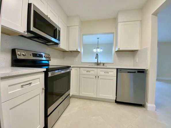 3178 Via Poinciana 402, Lake Worth FL 33467
