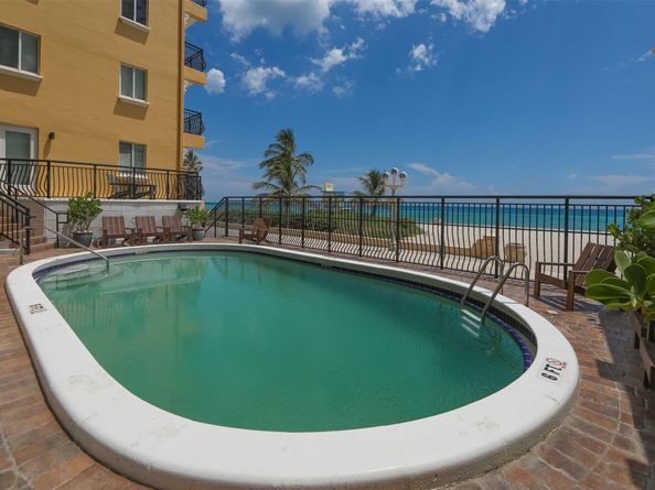 1815 N Surf Rd 403, Hollywood FL 33019