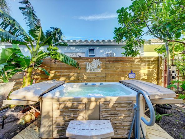 1944 NE 5th St, Deerfield Beach FL 33441