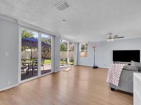 10615 NW 12th Ct, Plantation FL 33322