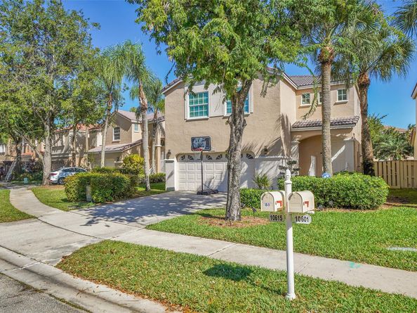 10615 NW 12th Ct, Plantation FL 33322