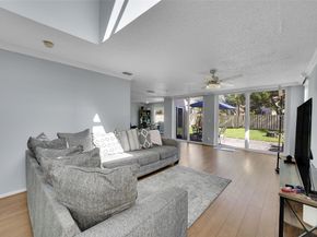 10615 NW 12th Ct, Plantation FL 33322