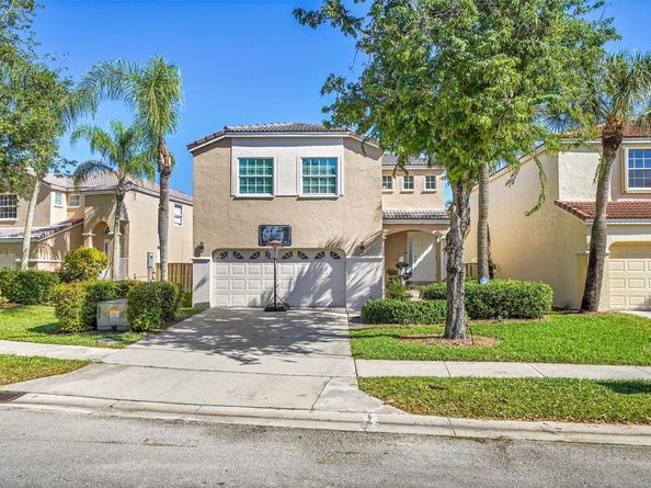 10615 NW 12th Ct, Plantation FL 33322
