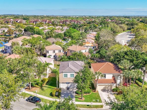 10615 NW 12th Ct, Plantation FL 33322