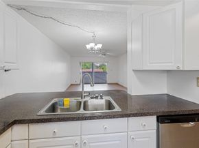 3250 NW 85th Ave 16, Coral Springs FL 33065