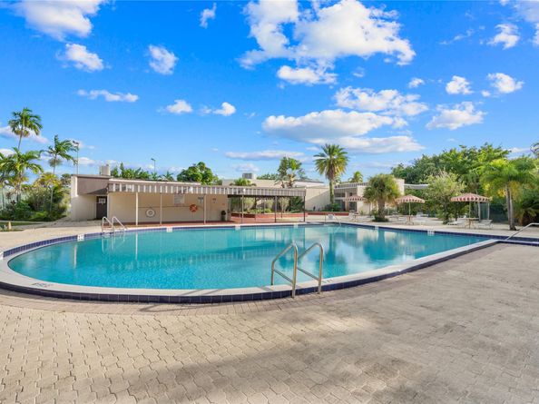 1681 NW 70th Ave 302, Plantation FL 33313