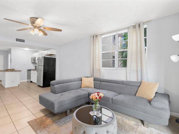 1681 NW 70th Ave 302, Plantation FL 33313