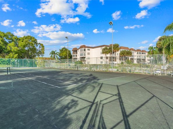1681 NW 70th Ave 302, Plantation FL 33313