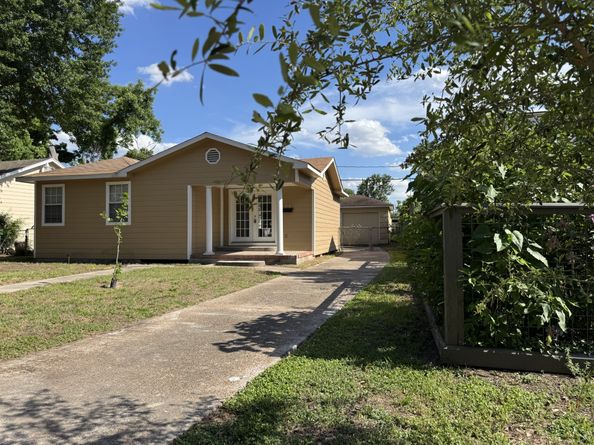 216 Gale Street, Houston TX 77009
