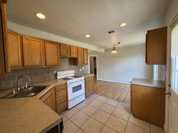 216 Gale Street, Houston TX 77009